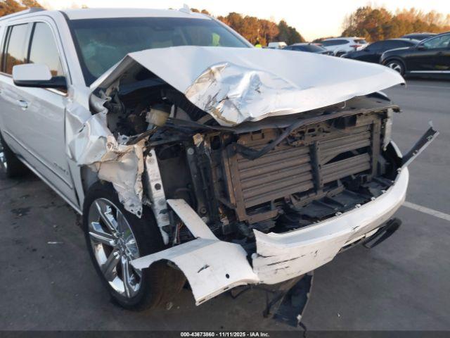 GMC Yukon Denali Image 8