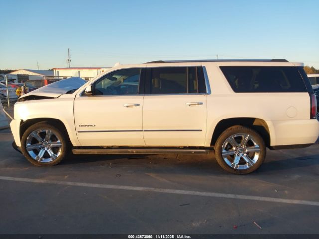 GMC Yukon Denali Image 12