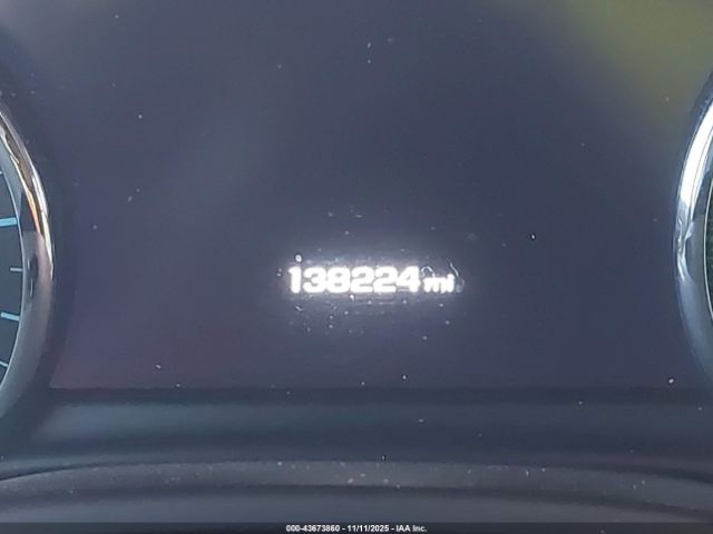 GMC Yukon Denali Image 13