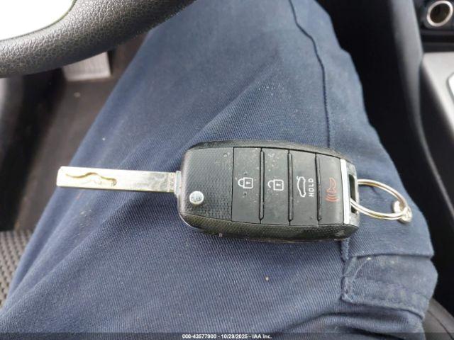 Kia Optima Lx Image 9