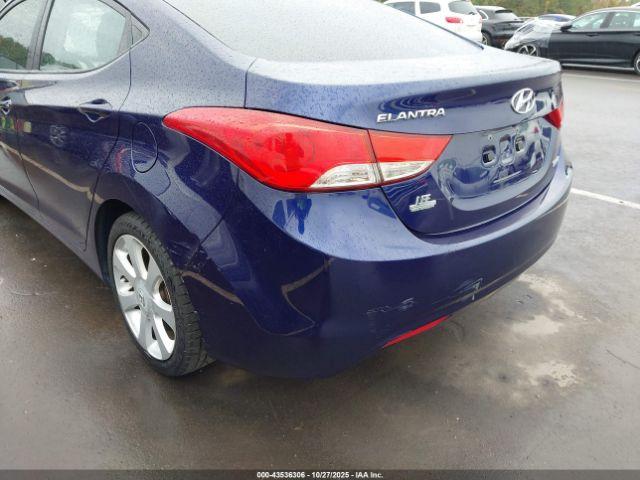 Hyundai ELANTRA Limited Image 14