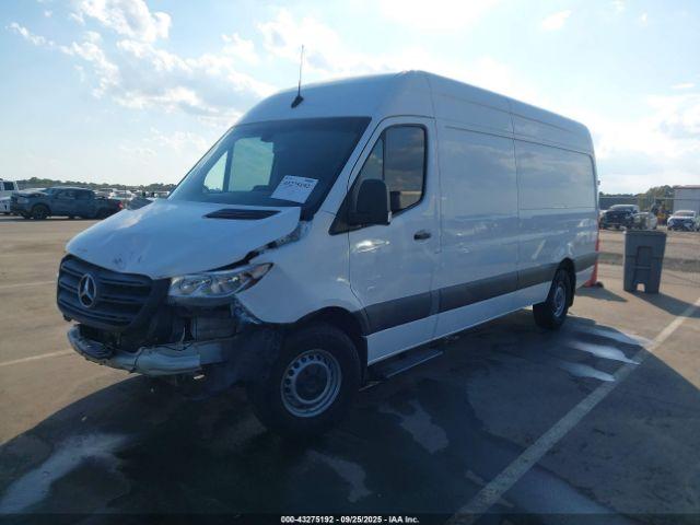 Mercedes-Benz Sprinter 2500 High Roof I4 Image 4
