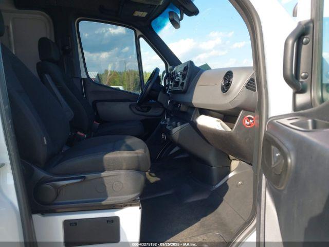Mercedes-Benz Sprinter 2500 High Roof I4 Image 15