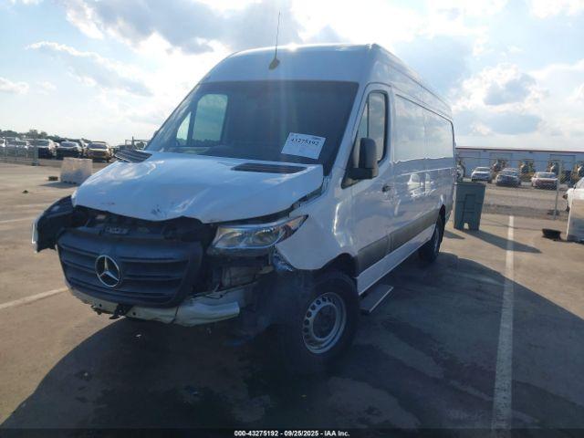 Mercedes-Benz Sprinter 2500 High Roof I4 Image 7
