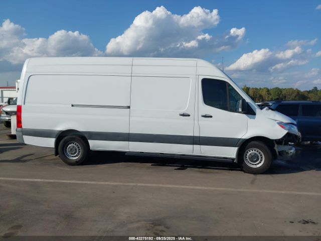 Mercedes-Benz Sprinter 2500 High Roof I4 Image 20
