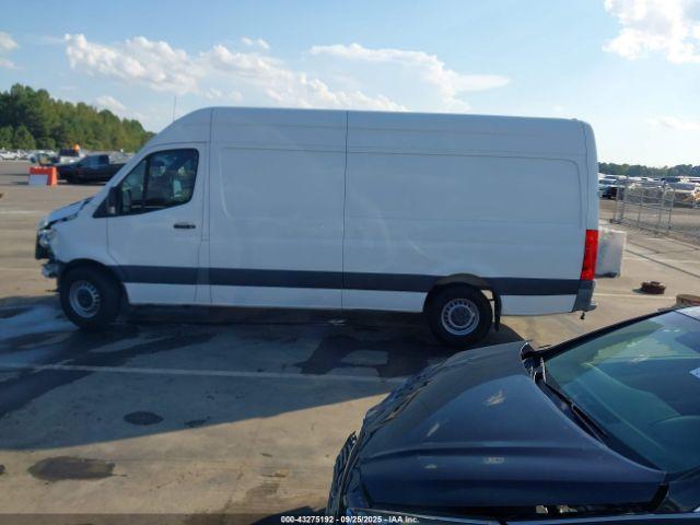 Mercedes-Benz Sprinter 2500 High Roof I4 Image 16