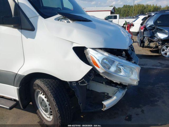 Mercedes-Benz Sprinter 2500 High Roof I4 Image 11