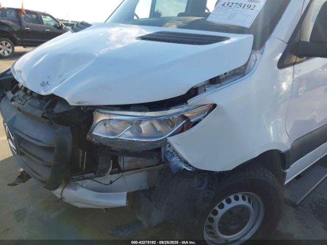 Mercedes-Benz Sprinter 2500 High Roof I4 Image 17