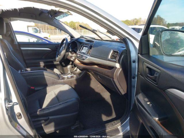 Toyota Highlander Le Plus V6 Image 3