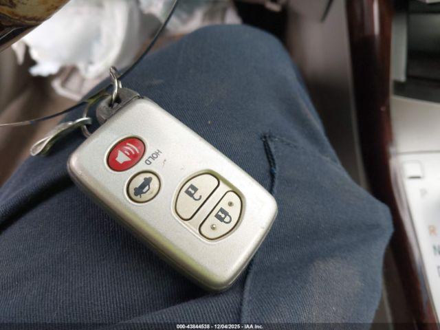 Toyota Avalon Limited Image 12