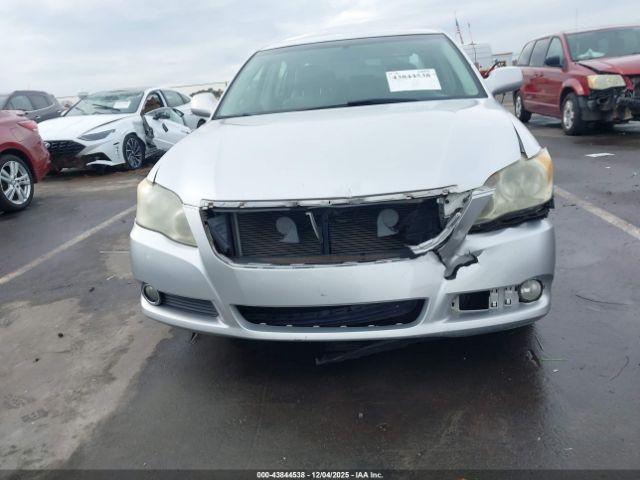 Toyota Avalon Limited Image 10