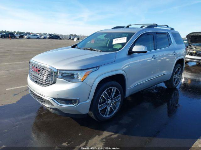 GMC Acadia Denali Image 4