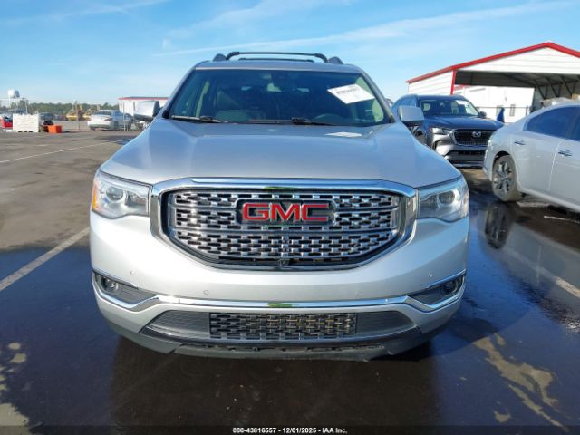 GMC Acadia Denali Image 11