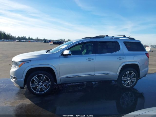 GMC Acadia Denali Image 13