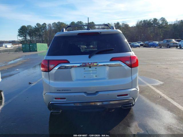 GMC Acadia Denali Image 16