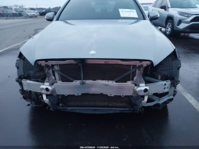 Mercedes-Benz C-Class Image 14