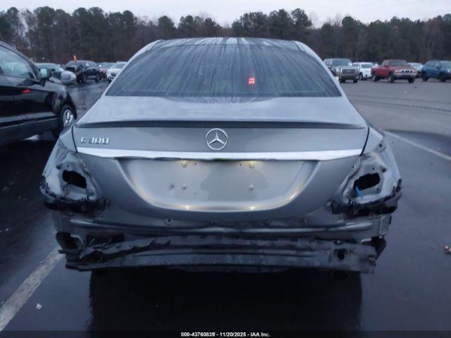 Mercedes-Benz C-Class Image 6