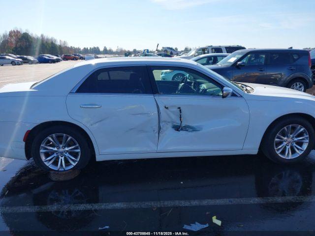 Chrysler 300c Image 16