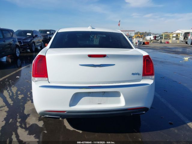 Chrysler 300c Image 13