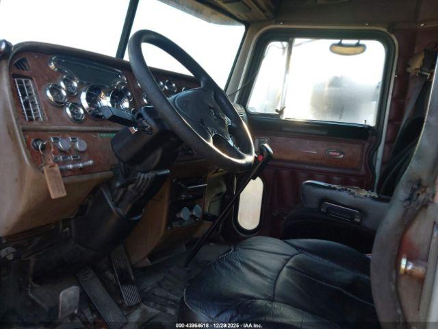 Peterbilt 379 Image 7