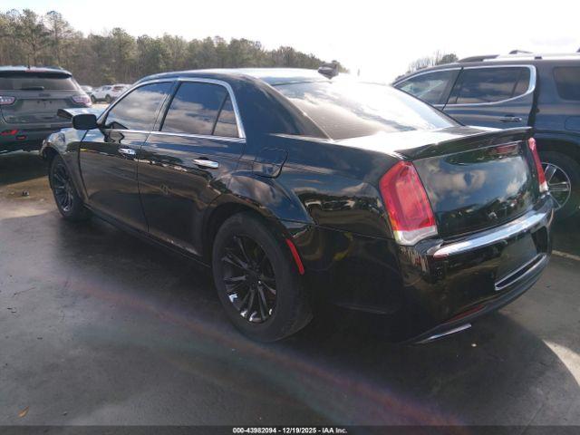 Chrysler 300c Image 2