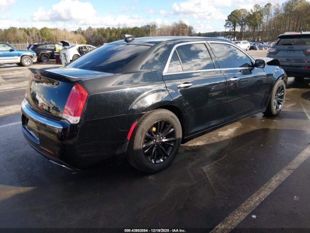 Chrysler 300c Image 4