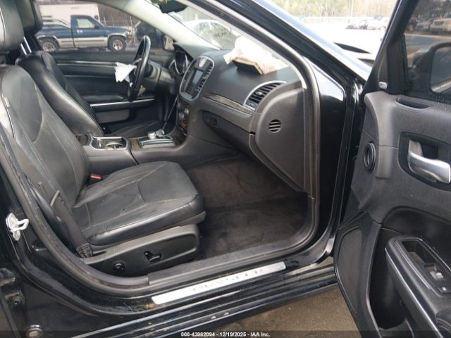 Chrysler 300c Image 3