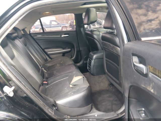 Chrysler 300c Image 12