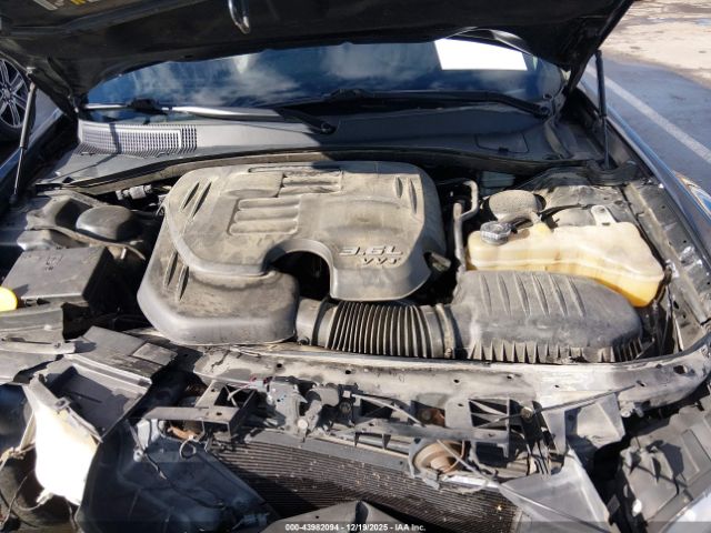 Chrysler 300c Image 10