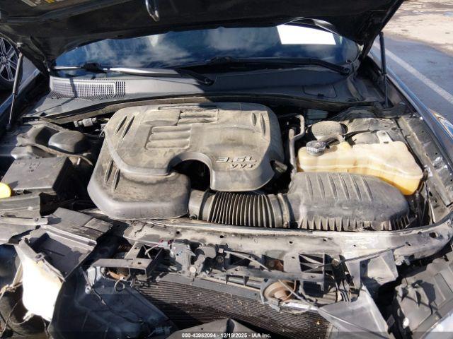 Chrysler 300c Image 10