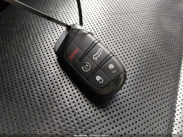 Chrysler 300c Image 8