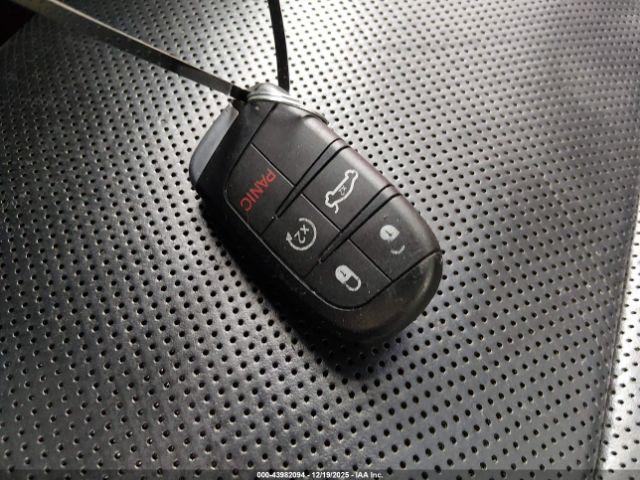 Chrysler 300c Image 8