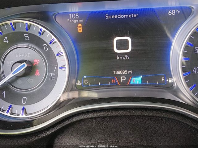 Chrysler 300c Image 11