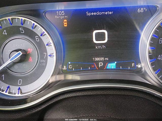 Chrysler 300c Image 11