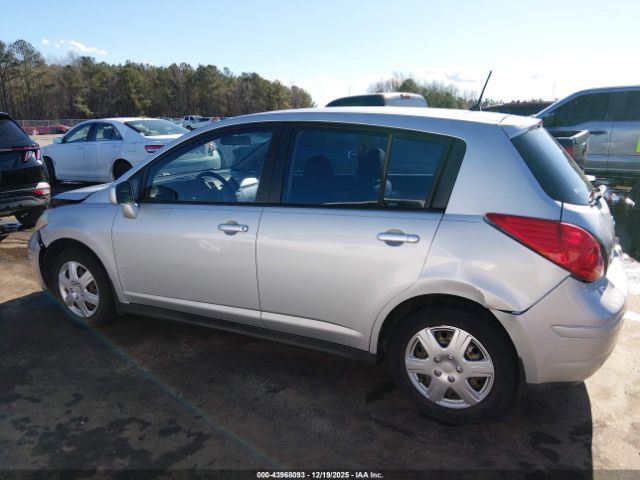 Nissan Versa 1.8s Image 2
