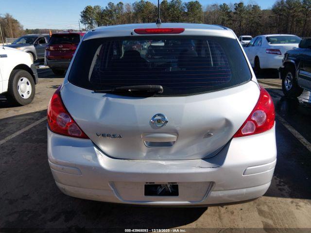 Nissan Versa 1.8s Image 3