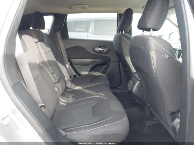 Jeep Cherokee Latitude Image 14
