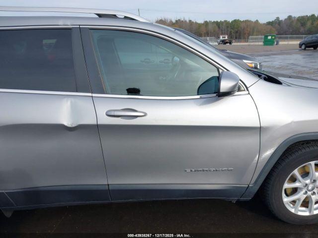 Jeep Cherokee Latitude Image 17