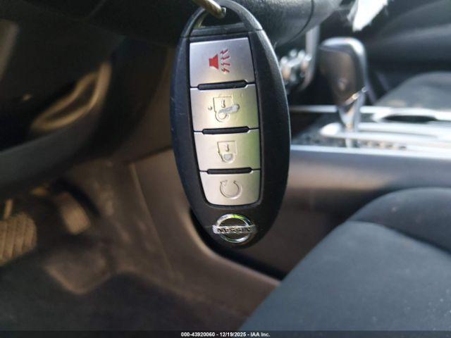 Nissan Pathfinder Sv Image 17