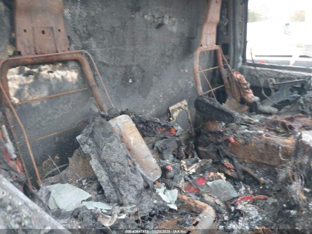 Chevrolet Express Work Van Image 5