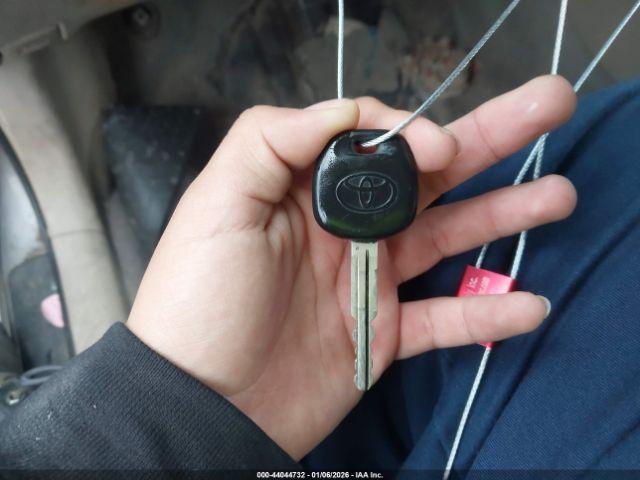 Toyota Corolla Ce Image 9