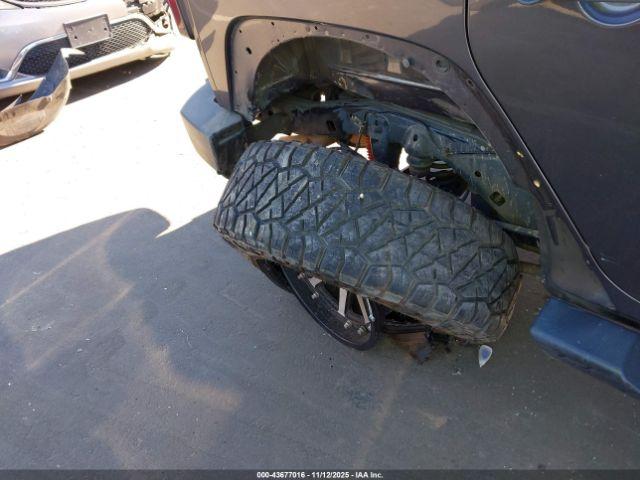 Jeep Wrangler Sahara Image 4