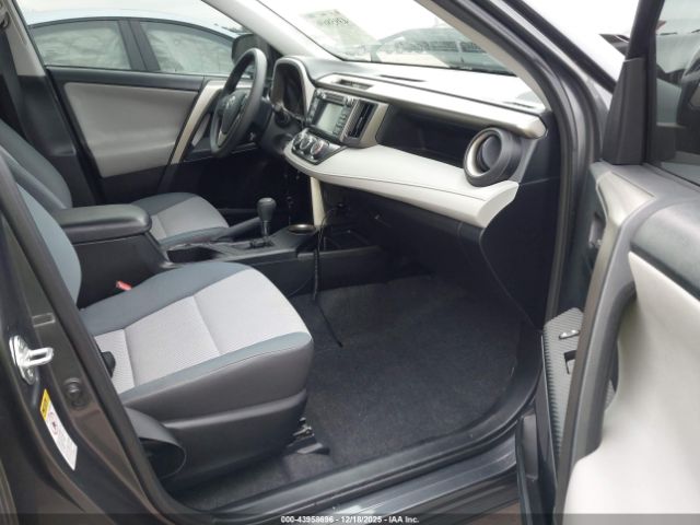 Toyota RAV4 Le Image 15