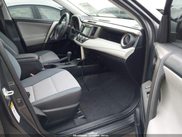 Toyota RAV4 Le Image 15