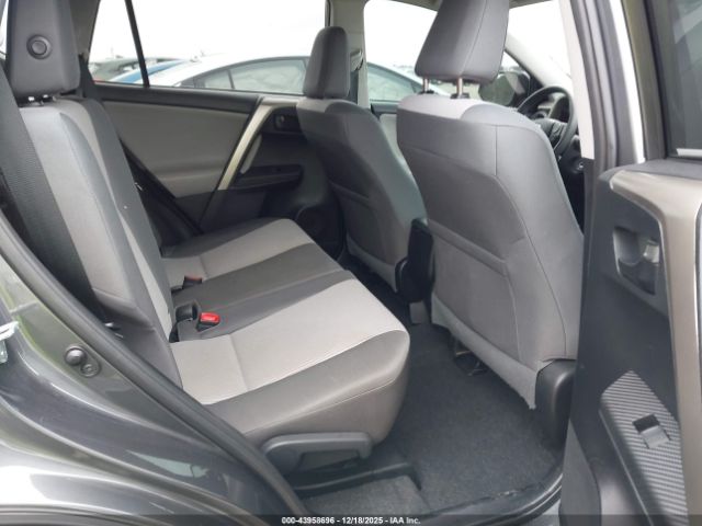 Toyota RAV4 Le Image 2