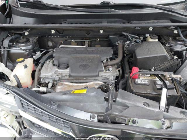 Toyota RAV4 Le Image 5