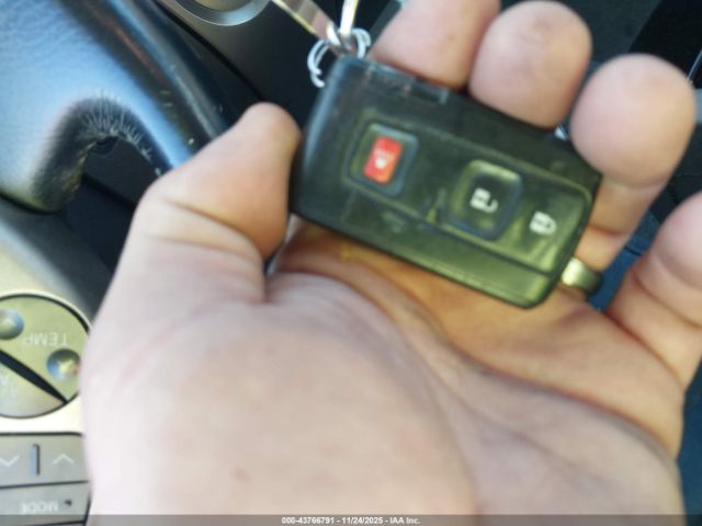 Toyota Prius Image 10