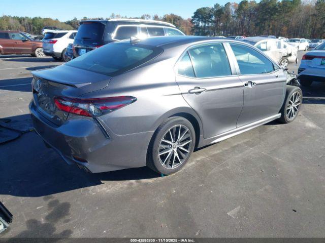 Toyota Camry Se Image 7