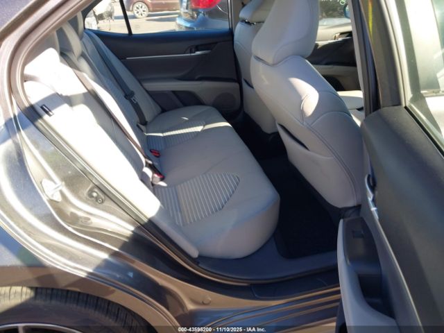 Toyota Camry Se Image 17