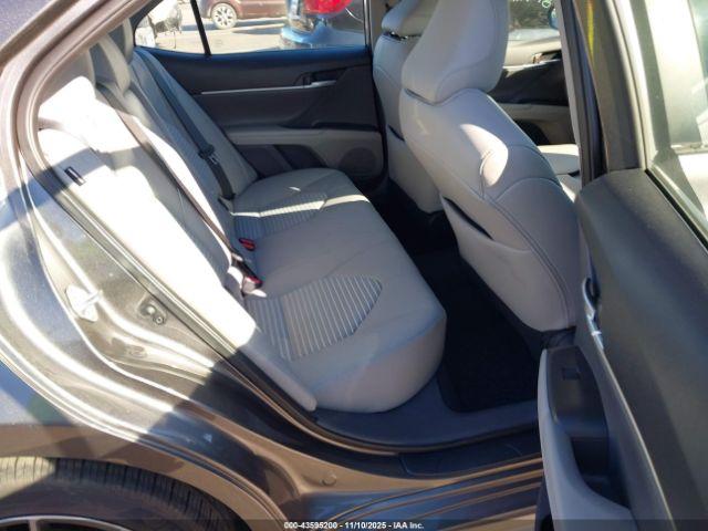 Toyota Camry Se Image 17